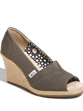NWOT Toms ‘Calypso’ Peep-Toe Jute Espadrille Wedges in “Ash” Gray Size 9